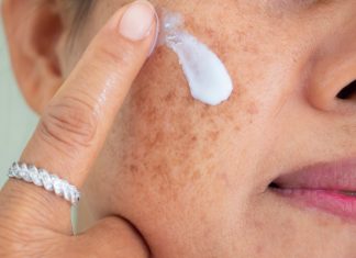 Ile kremu z filtrem nałożyć na twarz? To powszechnie popełniany błąd