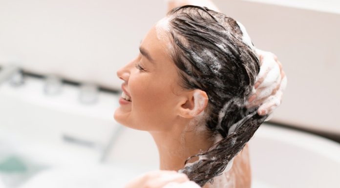 TOP 5 szamponów głęboko oczyszczających – jaki szampon do włosów wybrać, by naprawdę zadbać o skórę głowy?