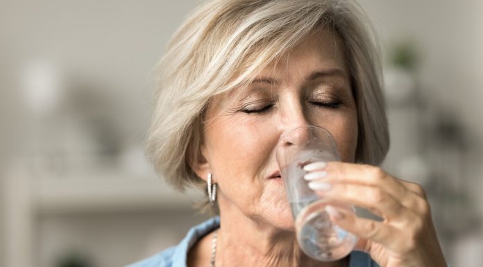 TOP 3 kolageny dla 60-latek. Pomogą na bolące stawy, kosmicznie wygładzą wiotką skórę