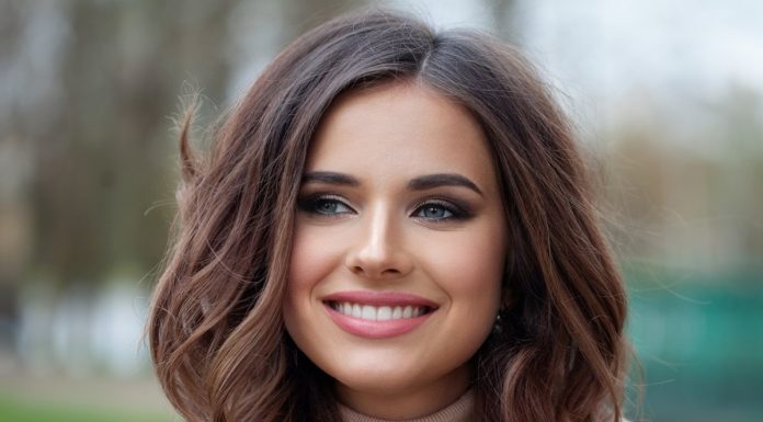 Ten szampon unosi pasma od nasady. Włosy są świeże przez trzy dni