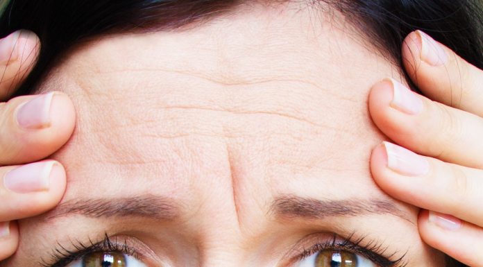 To nowe neuro serum mrozi lwią zmarszczkę. Rozluźnia mięśnie mimiczne i robi wygładzone czoło