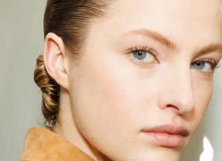 “Chcę mieć taką skórę, żeby chodzić bez makijażu”. Nowe standardy kobiecego piękna