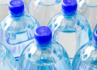 Na co uważać podczas upałów? Woda w tej formie może być zagrożeniem dla zdrowia