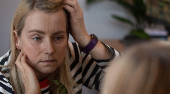 Co wpływa na zmarszczki? Wyjaśniamy, dlaczego nasza skóra się starzeje