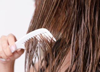 Świetna płukanka na „siwki”. Wystarczy jeden składnik