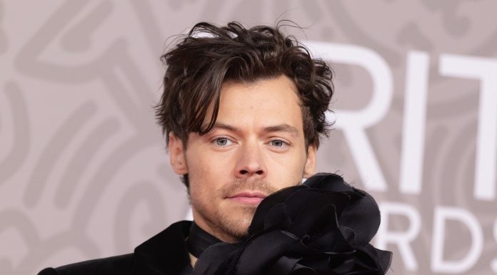 Gwiazdorskie etykiety: Pleasing. Harry Styles namawia do sprawiania sobie przyjemności