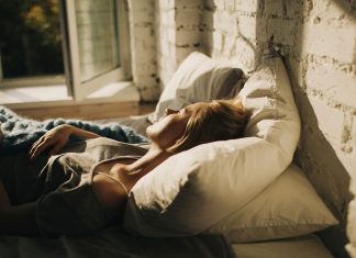 Czy spanie przy otwartym oknie jest zdrowe? Odpowiedź może was zaskoczyć