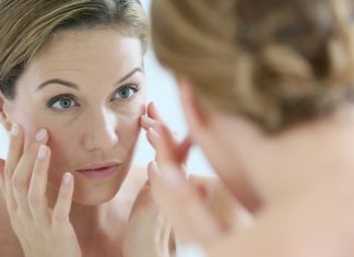 Te sera mają aż trzy rodzaje kwasu hialuronowego w składzie. Odmładzają i nawilżają