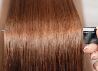 Ta odżywka nieziemsko wygładza włosy. Nie puszą się nawet przy dużej wilgoci