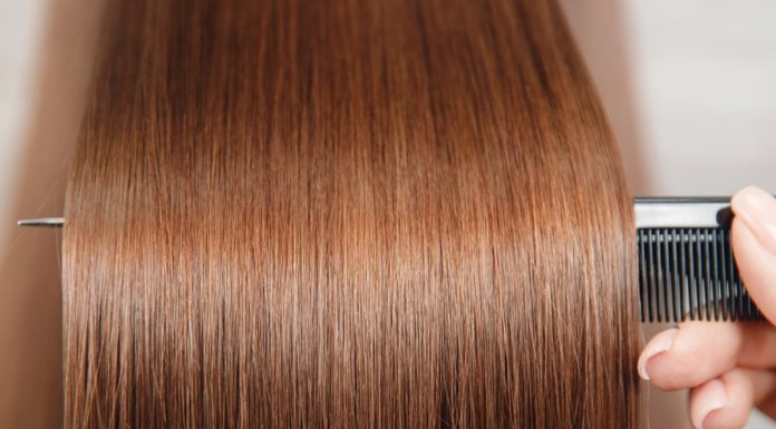 Ta odżywka nieziemsko wygładza włosy. Nie puszą się nawet przy dużej wilgoci