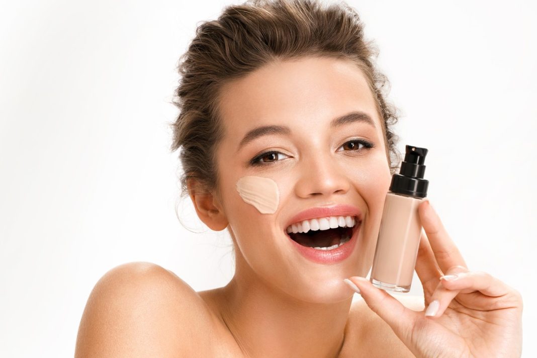 Ten nowy podkład 3w1 robi spektakularne glow. Działa jak wygładzający filtr optyczny