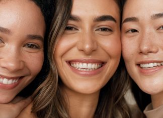 Ten tani krem z drobinkami i acerolą robi mocne glow. „Wreszcie odstawiłam podkład”