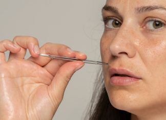 Niezawodny sposób na niechciany wąsik. Te domowe triki to hit