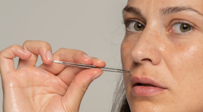 Niezawodny sposób na niechciany wąsik. Te domowe triki to hit