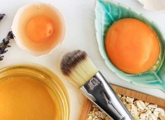 Pożegnaj suche i łamliwe włosy. Wystarczą produkty z lodówki