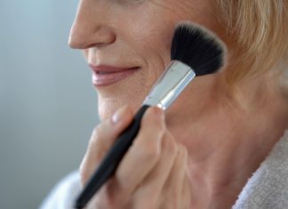 Trzy bazy pod makijaż idealne do cery dojrzałej. Wygładzają i odświeżają skórę