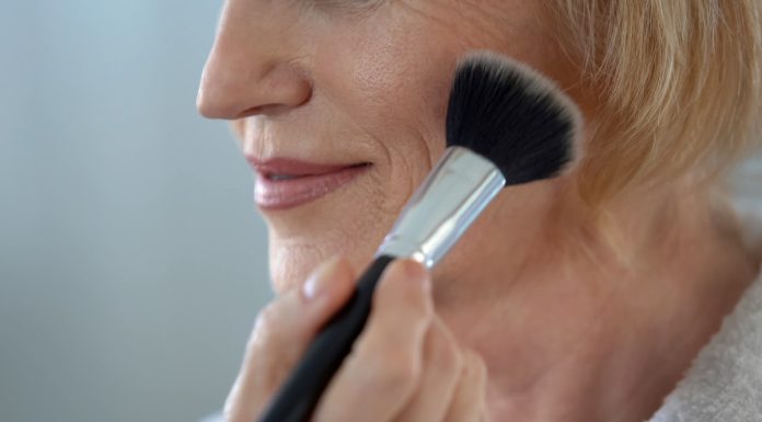 Trzy bazy pod makijaż idealne do cery dojrzałej. Wygładzają i odświeżają skórę