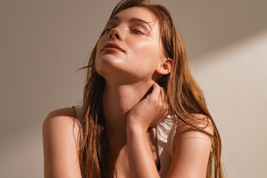 Wprowadziłam bezkremowe noce. Kosmetolog zachęca: