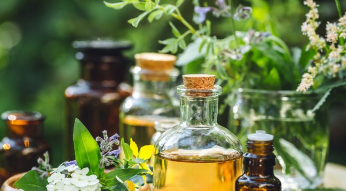 Kosmetyki bez zbędnej chemii, ale z potężnym działaniem – sprawdź, co warto mieć w łazience