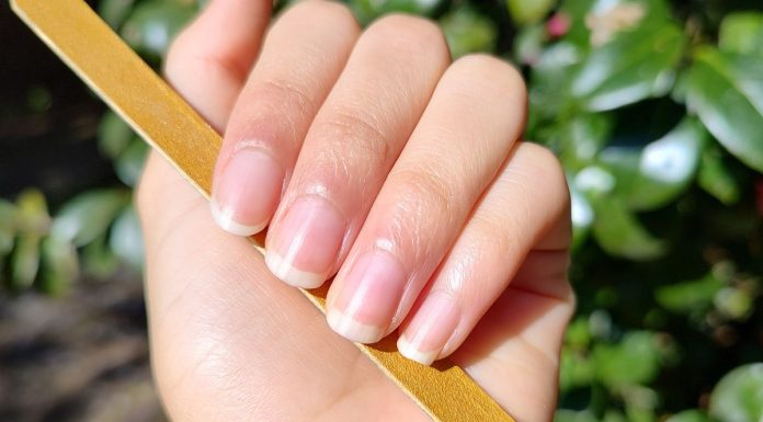 Sposób na twarde i zadbane paznokcie. Niewiele osób go zna. Wystarczy kilka kropel