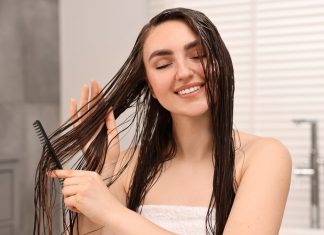 Ten szampon unosi włosy już po jednym użyciu. Koniec z oklapniętymi pasmami