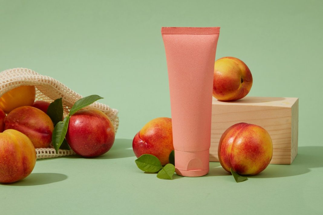 To masło do ciała koi, przedłuża opaleniznę i pachnie brzoskwinią