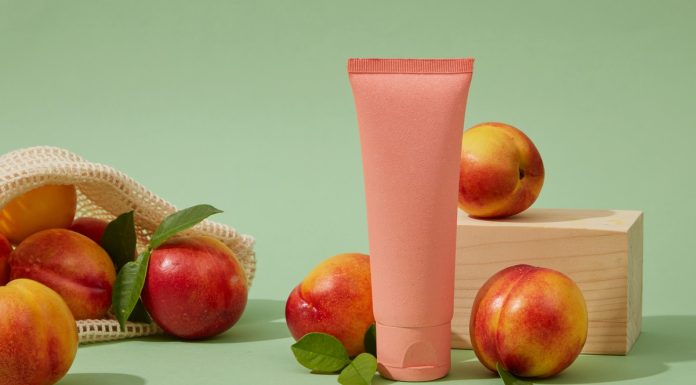 To masło do ciała koi, przedłuża opaleniznę i pachnie brzoskwinią