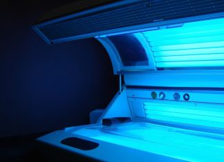 Dermatolożka ostrzega przed solarium. Lista zagrożeń jest naprawdę długa