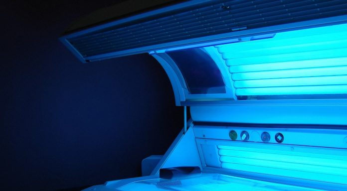 Dermatolożka ostrzega przed solarium. Lista zagrożeń jest naprawdę długa