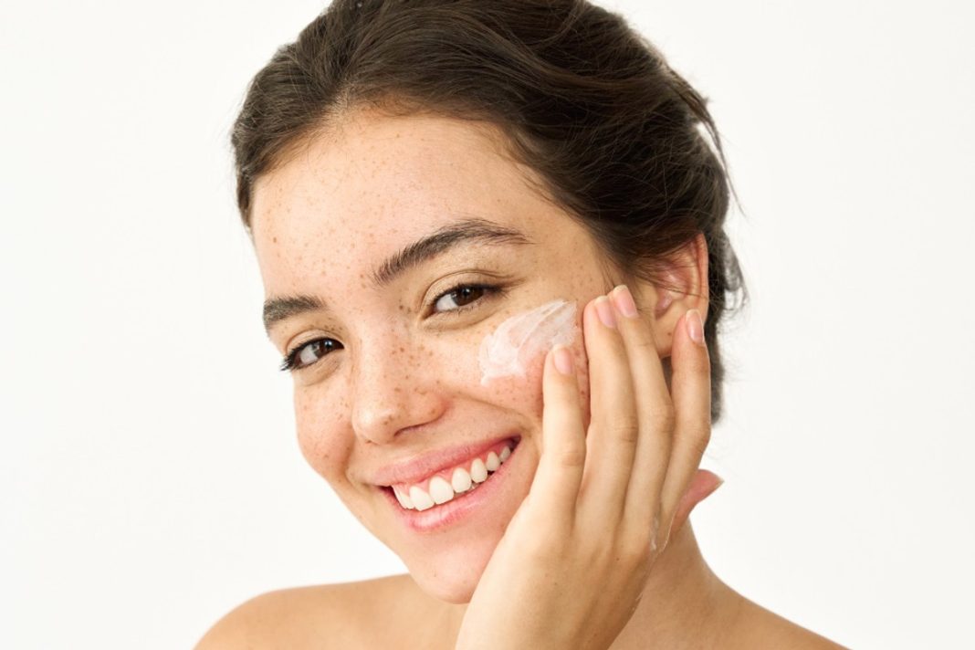 Polskie dermokosmetyki podbijają TikToka. Hit wśród dermatologów i influencerek