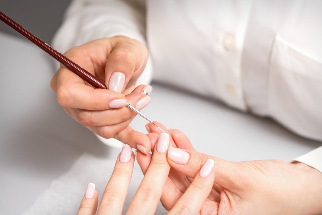 Ważny zakaz w branży kosmetycznej od 1 września. Sanepid potwierdził doniesienia