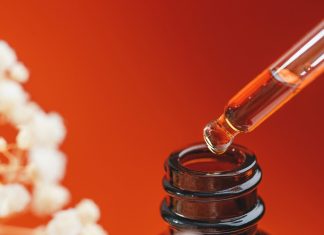 Retinol, ceramidy i peptydy w pielęgnacji skóry – jak stosować je bezpiecznie i z głową