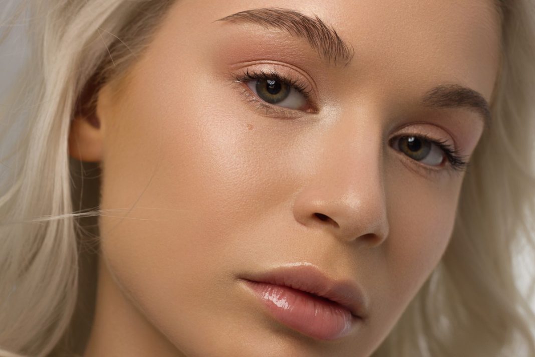 Ten nowy napinający fluid robi optyczny retusz i satynowe wykończenie