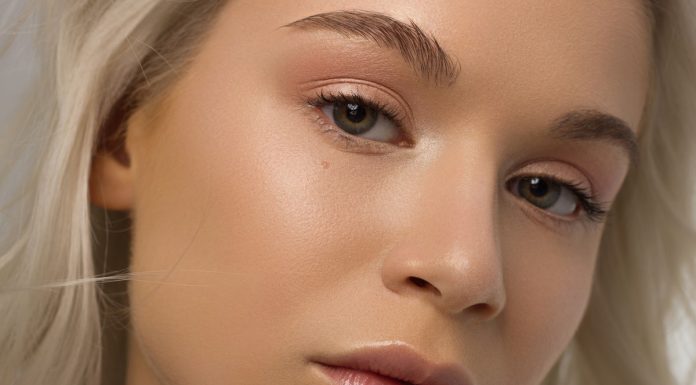 Ten nowy napinający fluid robi optyczny retusz i satynowe wykończenie