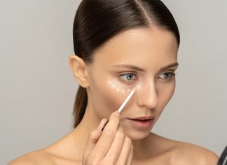 Jak prawidłowo nakładać korektor pod oczy?