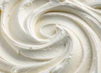 To orientalne masło do ciała wtapia się w skórę. Pachnie piżmem