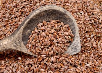 Siemię lniane działa zbawiennie nie tylko na jelita. Uratuje suchą skórę na kilka sposobów