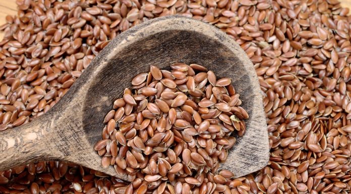 Siemię lniane działa zbawiennie nie tylko na jelita. Uratuje suchą skórę na kilka sposobów