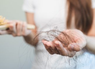 Pięć stymulujących odżywek przeciw wypadaniu włosów