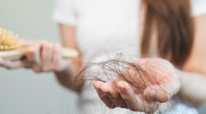 Pięć stymulujących odżywek przeciw wypadaniu włosów