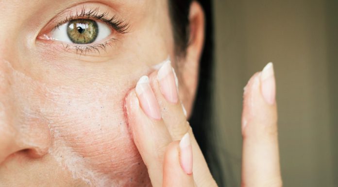 Ta pianka z witaminą C zbiera wybitne recenzje. Dokładnie oczyszcza skórę