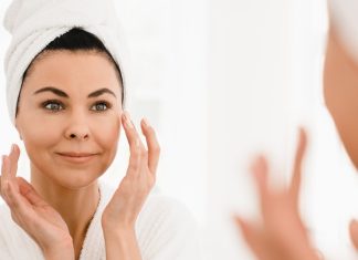 Krem w żółtej tubie mistrzowsko odżywia skórę. Ma obłędny zapach z nutami mango