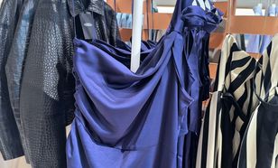 Sukienki na wesele z sieciówek. Te propozycje gwarantują efekt „wow”